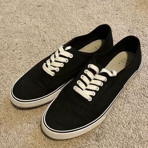 Black flat lace up sneaker